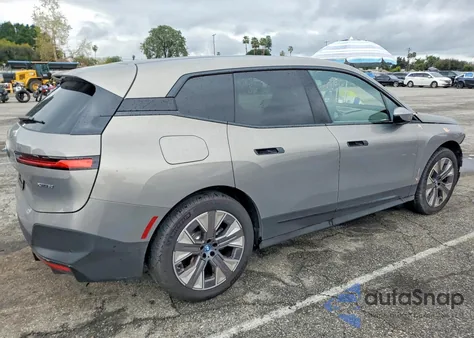 2025 BMW Ix xDrive50 z USA, uszkodzony, nr VIN WB523CF04SCU09768